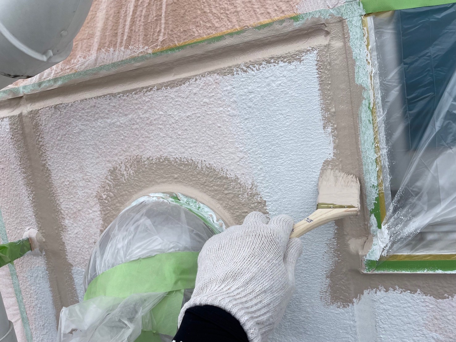 中塗り作業です